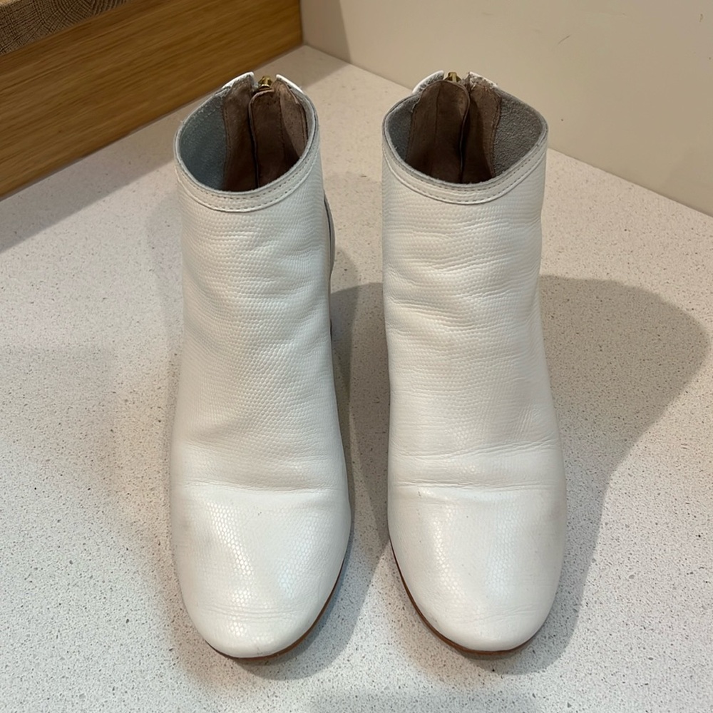 Cecelia New York Zip-Back Bootie in White Size 6B